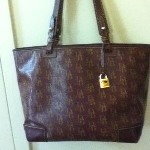 Dooney & Bourke